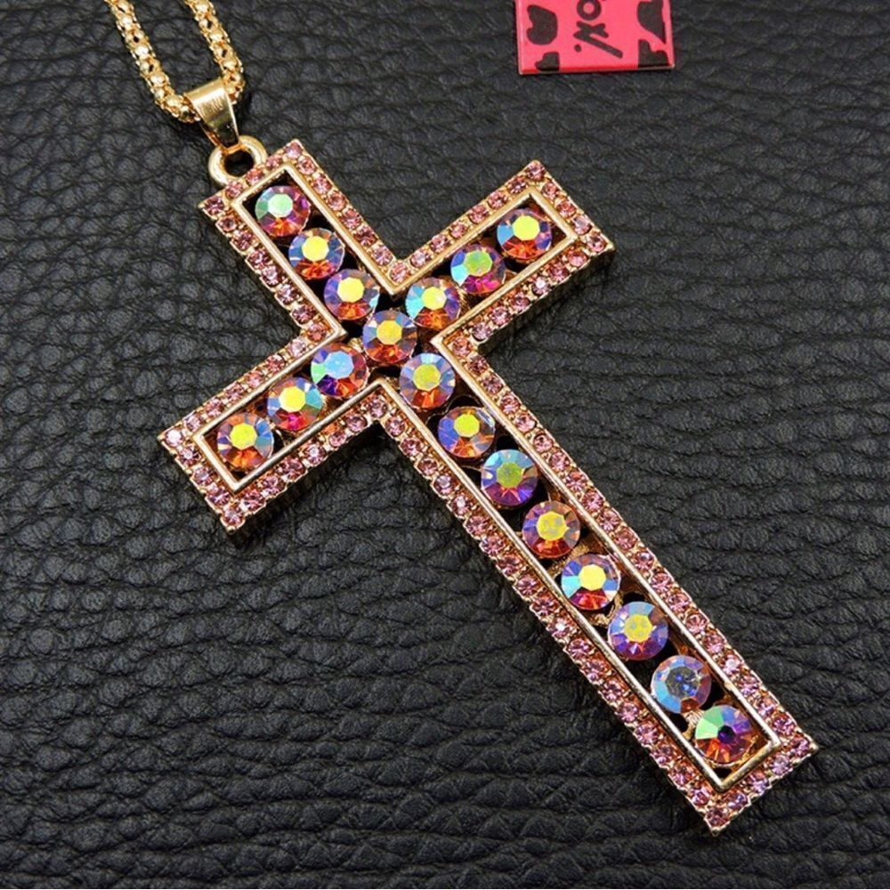 💞 Betsey Johnson sparkling pink crystal cross pendant necklace 💞